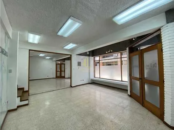 Local comercial de 136 m2 en alquiler, Trejos Montealegre - foto 2