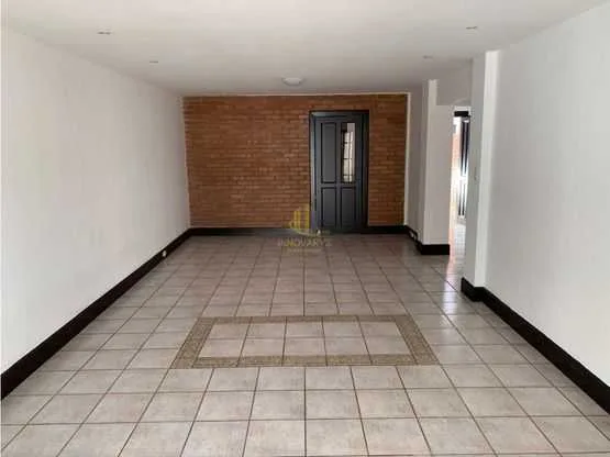 Casa de dos plantas a la venta en Condominio Rosa Blanca, Escazú - foto 3