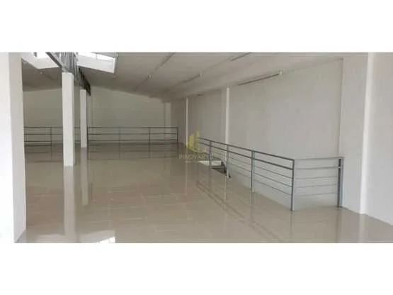 Local comercial de 560 m2 en alquiler, Ciudad Colón - foto 4