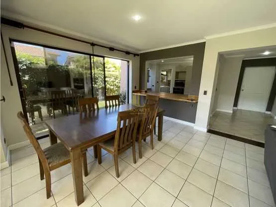 Casa de tres niveles en venta, Condominio Balcones de Santa Ana - foto 4