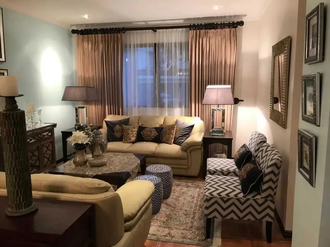 A la venta linda casa de dos plantas en condominio, Ciudad Colón - foto 4