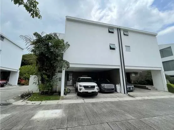 Casa contemporánea de tres niveles a la venta en Valle Soleado, Santa Ana - foto 3