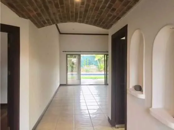 En alquiler casa con piscina en Condominio Valle del Sol, Pozos de Santa Ana - foto 2