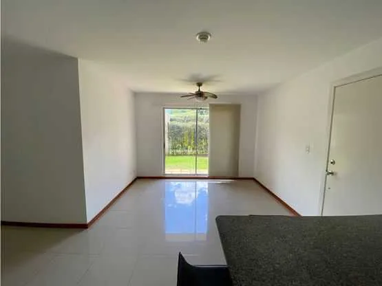 En venta apartamento con jardín en Quinta 106, Lagunilla de Heredia - foto 2