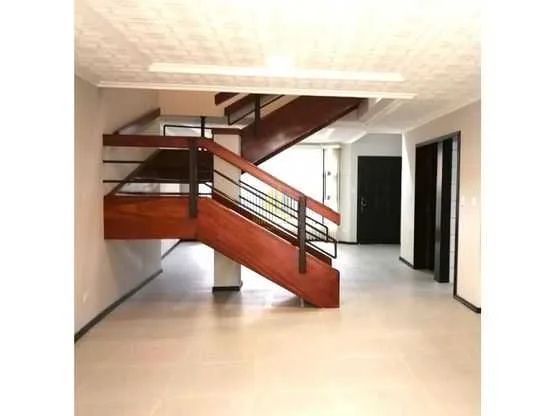 En alquiler casa remodelada en condominio, Sabana Sur - foto 4