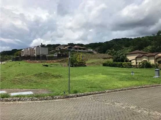 Lote residencial de 716 m2 en venta, Condominio Bosque Escondido. Brasil de Mora - foto 4
