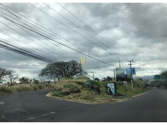 Lote comercial de 1503 m2 con alta exposición, Pozos de Santa Ana
