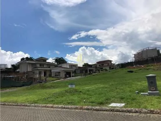 Lote residencial de 716 m2 en venta, Condominio Bosque Escondido. Brasil de Mora - foto 2