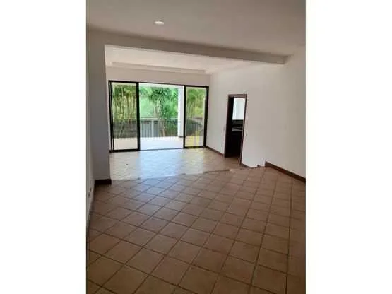 Casa independiente de tres niveles, Residencial Los Laureles. San Rafael de Escazú - foto 3