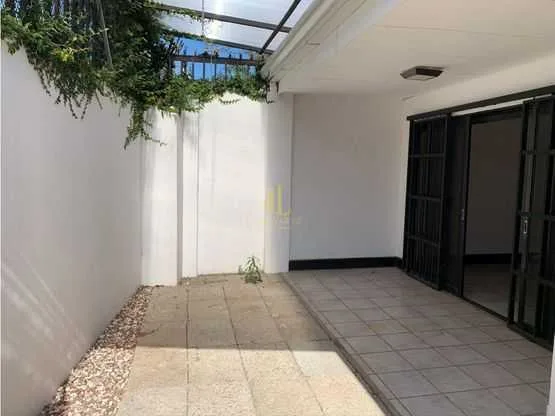 Casa de dos plantas a la venta en Condominio Rosa Blanca, Escazú - foto 6