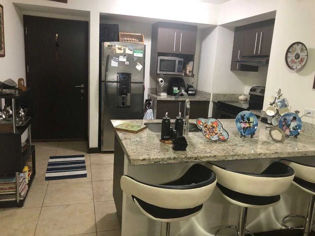 En venta apartamento en exclusiva torre Vistas del Robledal, La Uruca - foto 4