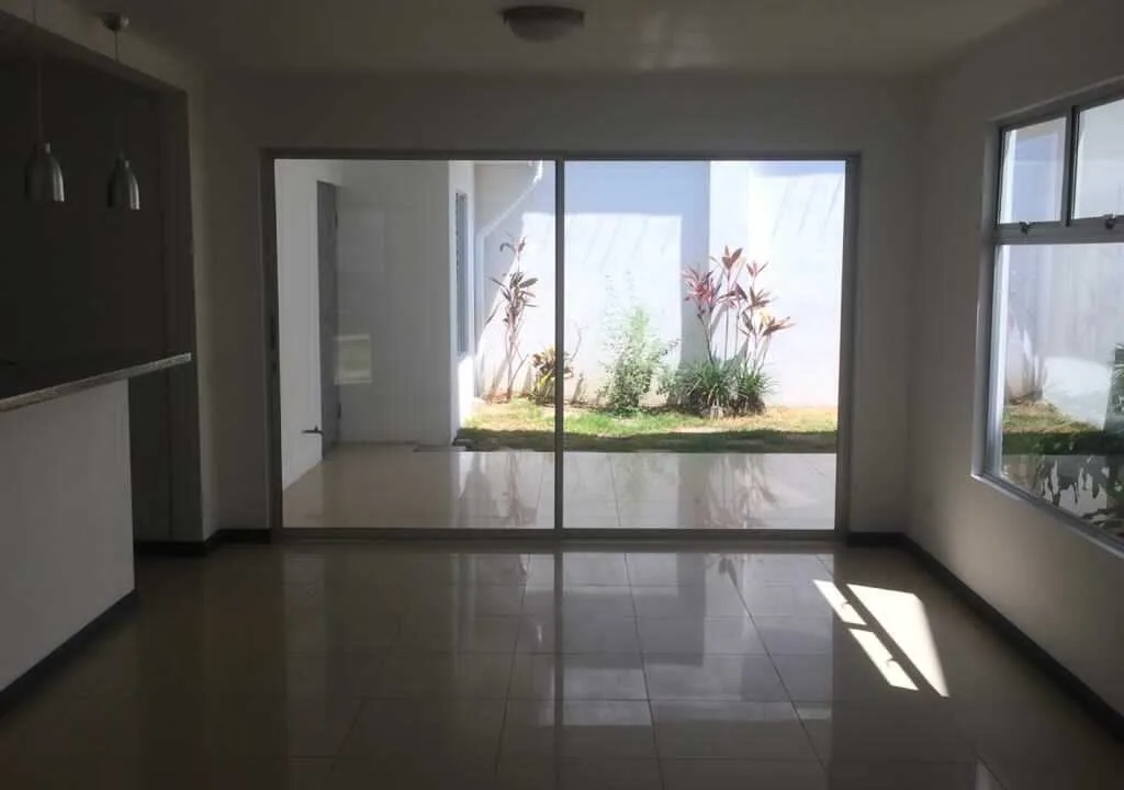Alquiler de Casa en Santa Ana #73 - foto 2