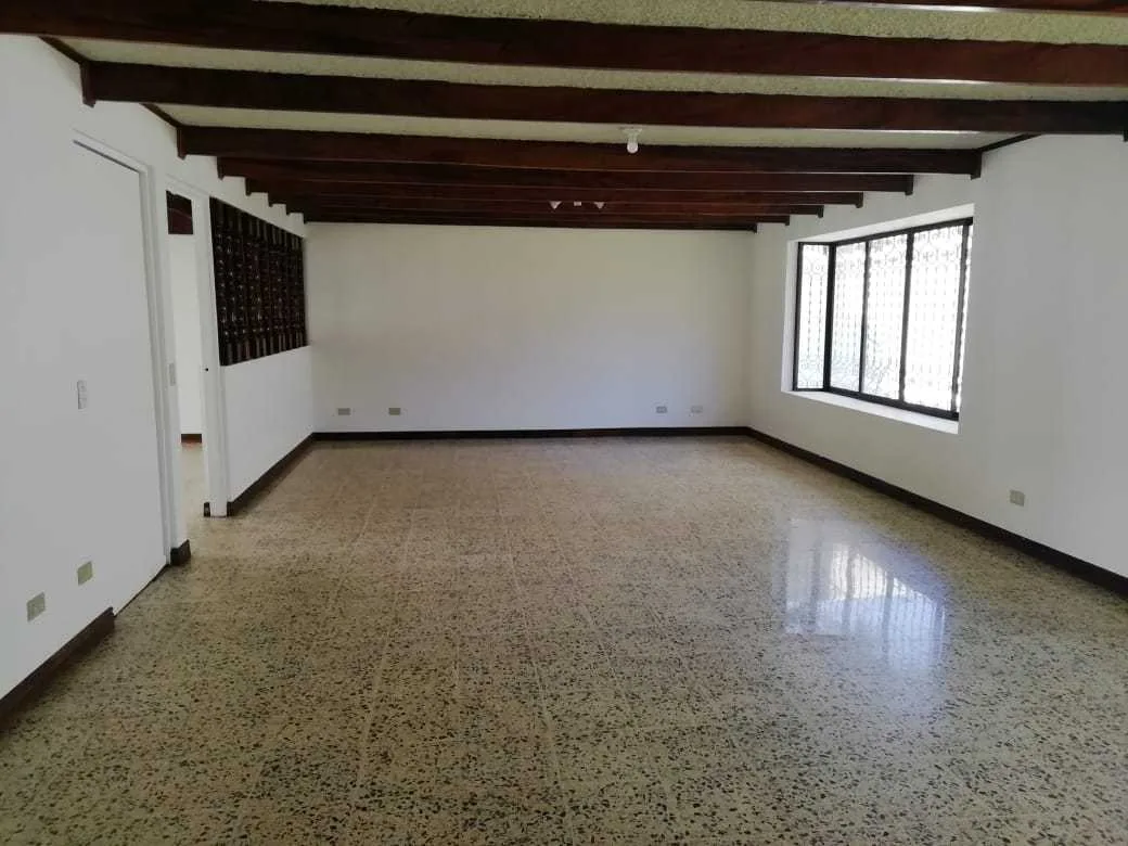 Alquiler de Casa en Nunciatura Rohrmoser #110 - foto 2