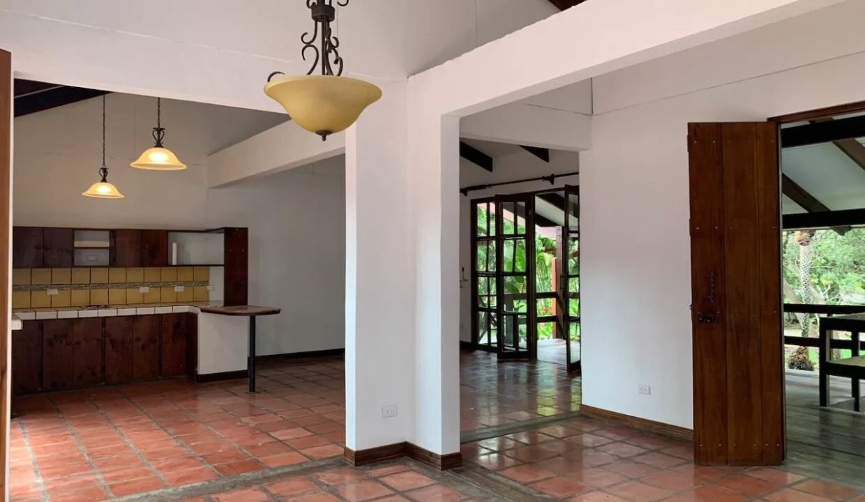 Alquiler  de Casa en Santa Ana #71
