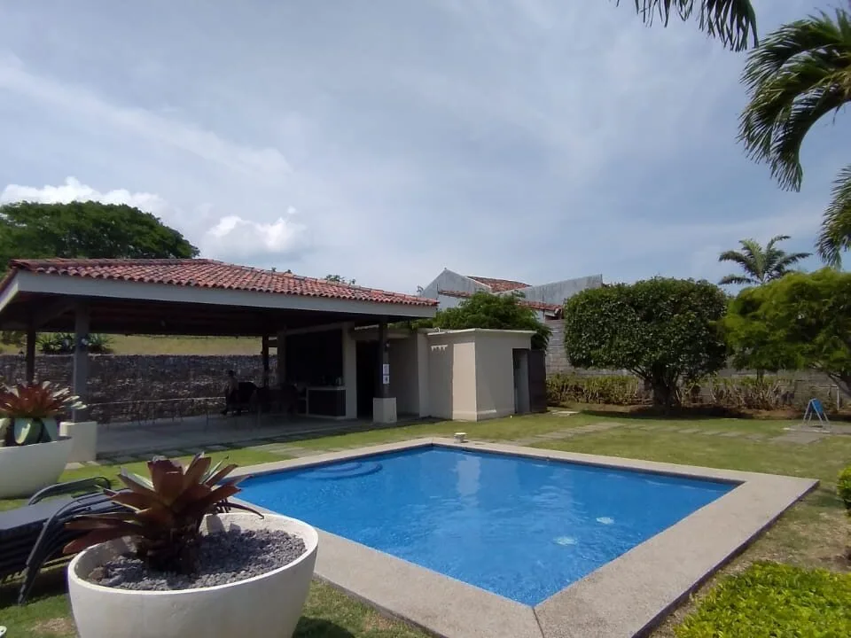 Alquiler  de Apartamento en Condominio, Santa Ana