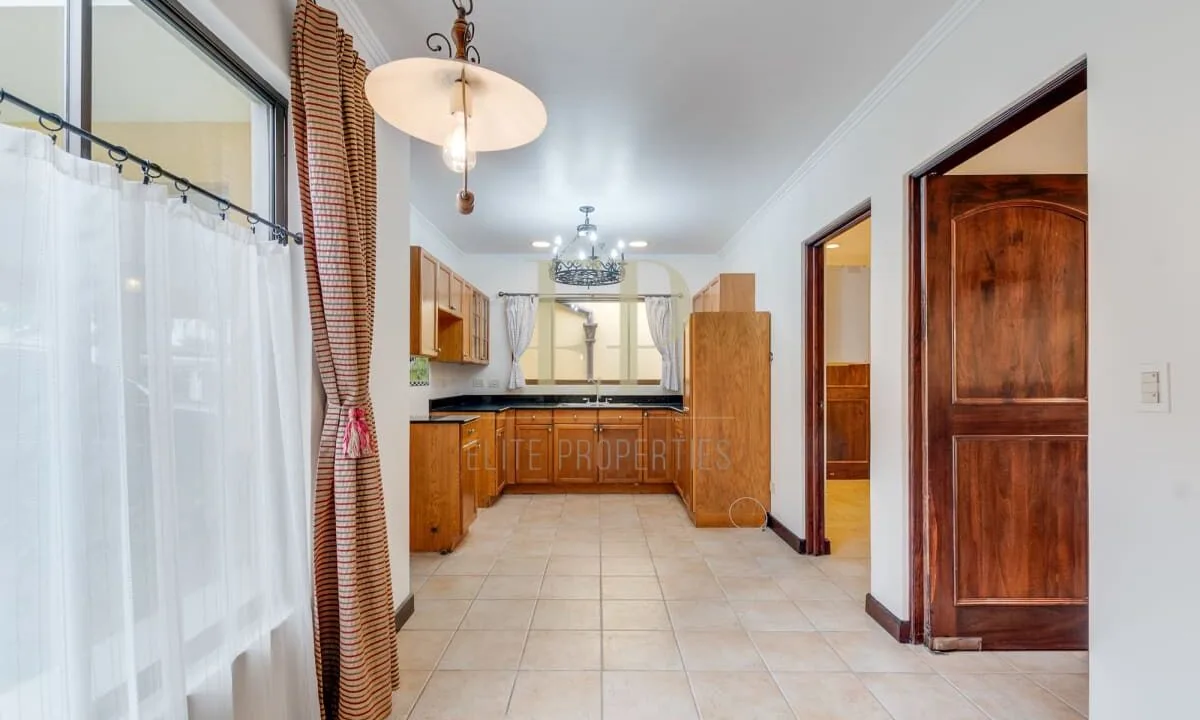 Alquiler de Casa en Condominio en Santa Ana #75