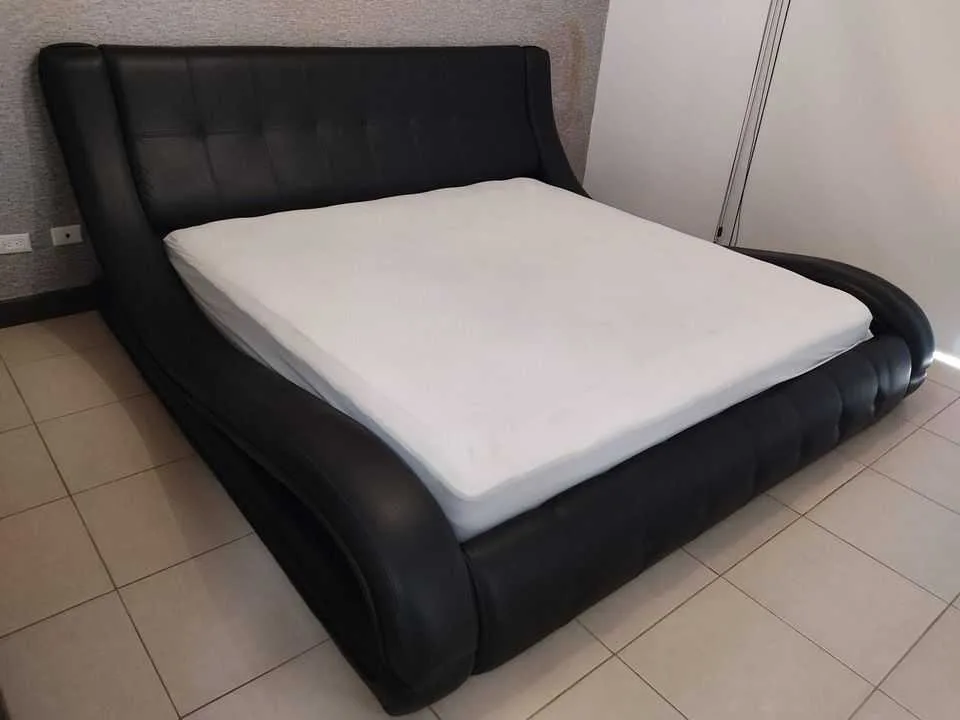 REBAJADA - Cama KING ÚNICA Y MODERNA ESTILO PICCIONE - foto 2