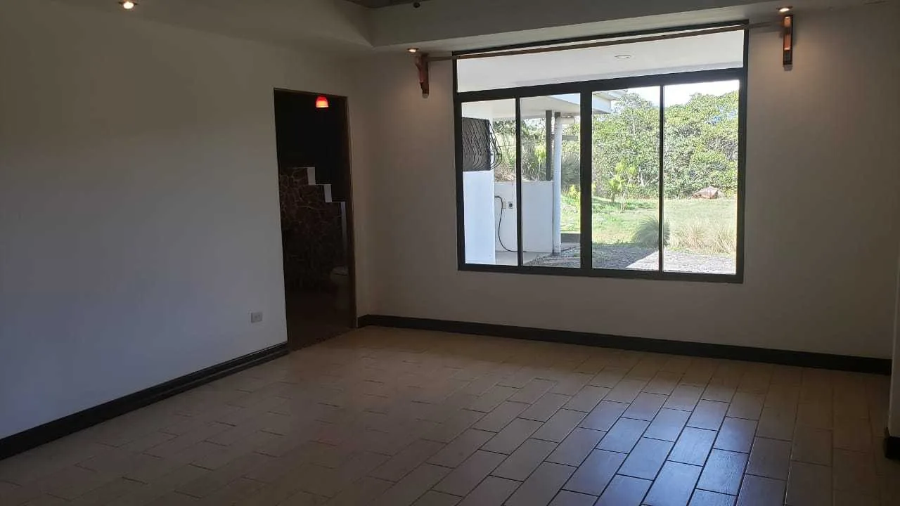 Alquiler de Casa, La Garita de Alajuela, 290m2, $1.500= - foto 5