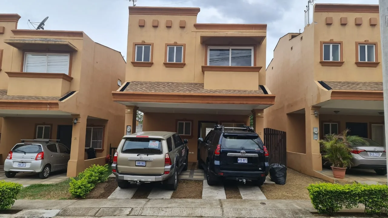 Alquiler de casa, Condominio Doña Elsie Guácima de Alajuela, 140 m2, $750=