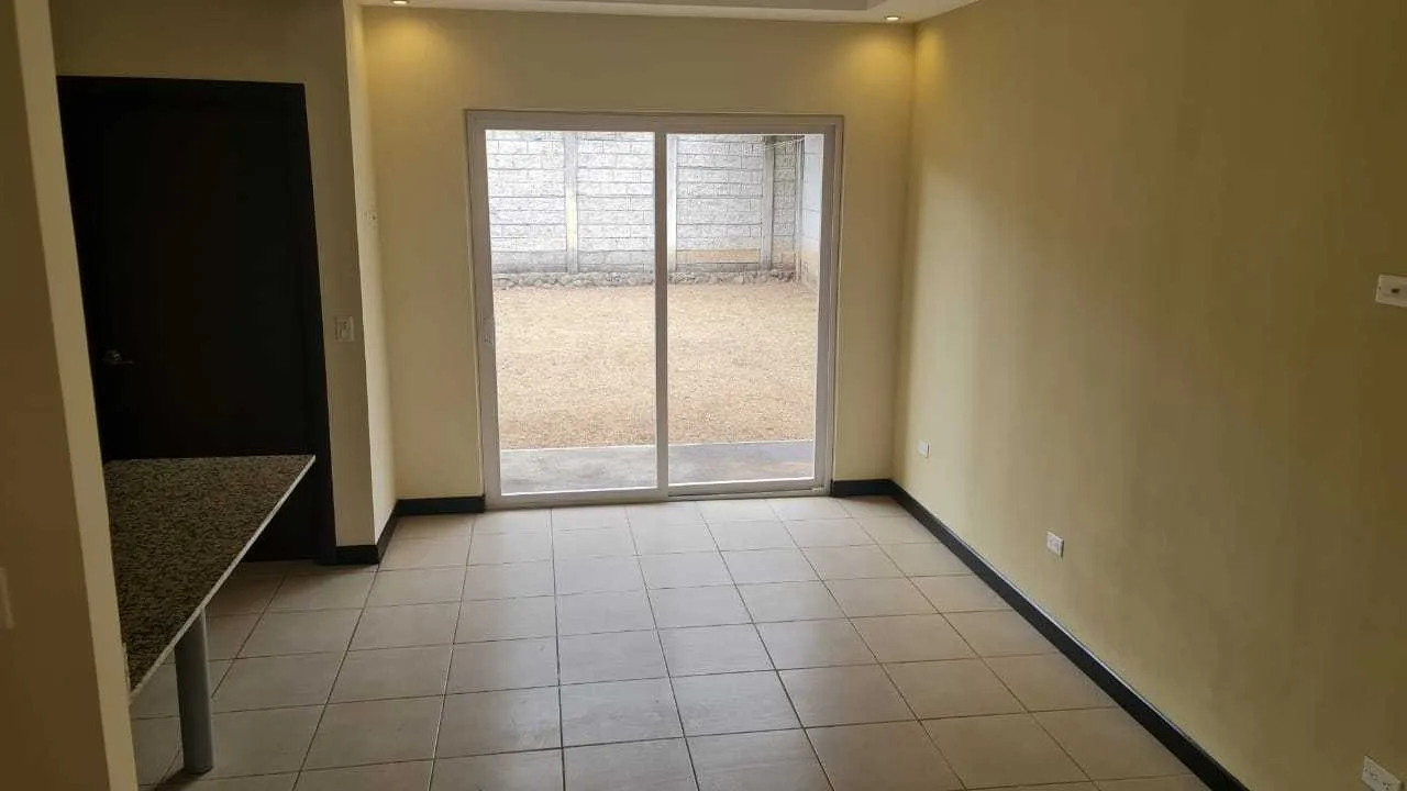 Alquiler de casa, Condominio Doña Elsie Guácima de Alajuela, 140 m2, $750= - foto 3