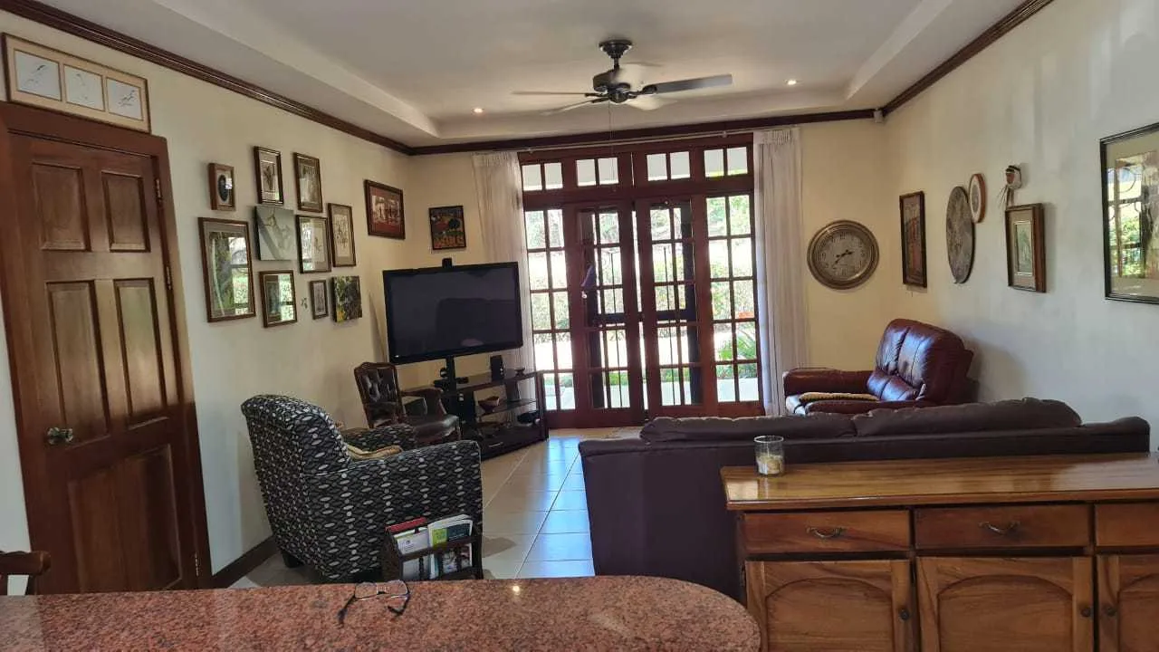 Venta de casa en Hacienda Los Reyes, La Guácima de Alajuela, 911 m2, $340.000= - foto 4