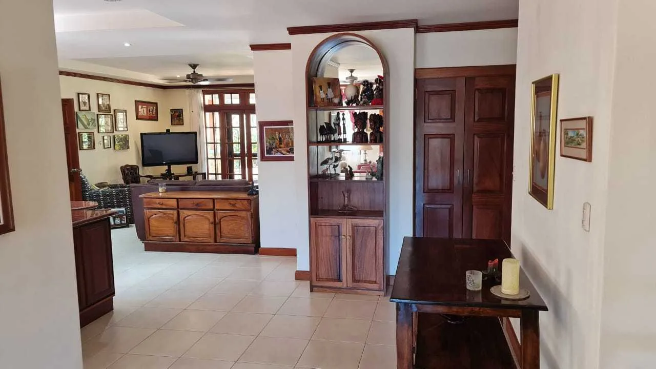 Venta de casa en Hacienda Los Reyes, La Guácima de Alajuela, 911 m2, $340.000= - foto 6