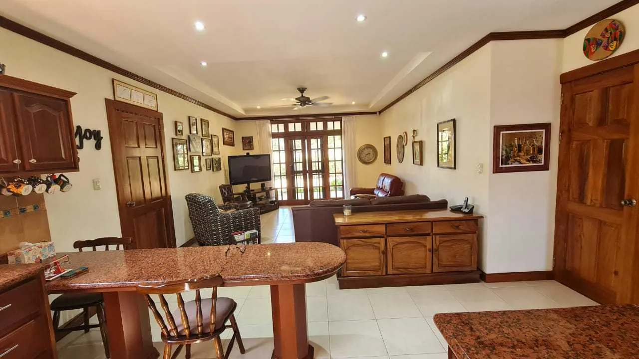Venta de casa en Hacienda Los Reyes, La Guácima de Alajuela, 911 m2, $340.000= - foto 2