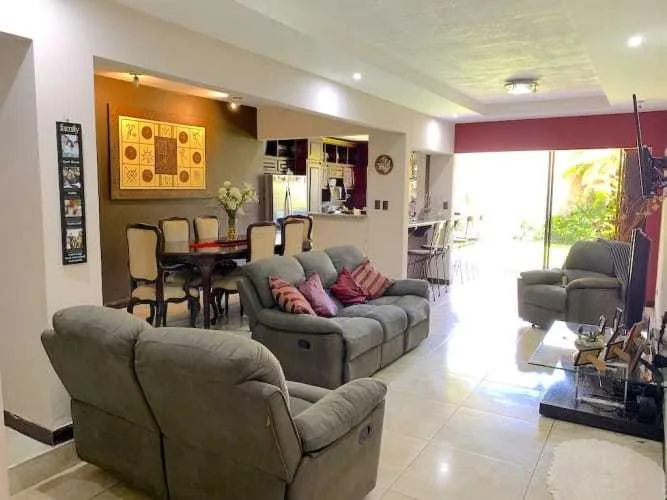 Venta de casa Urbanización Terranova en Alajuela Centro, 280 m2, $200.000= - foto 2