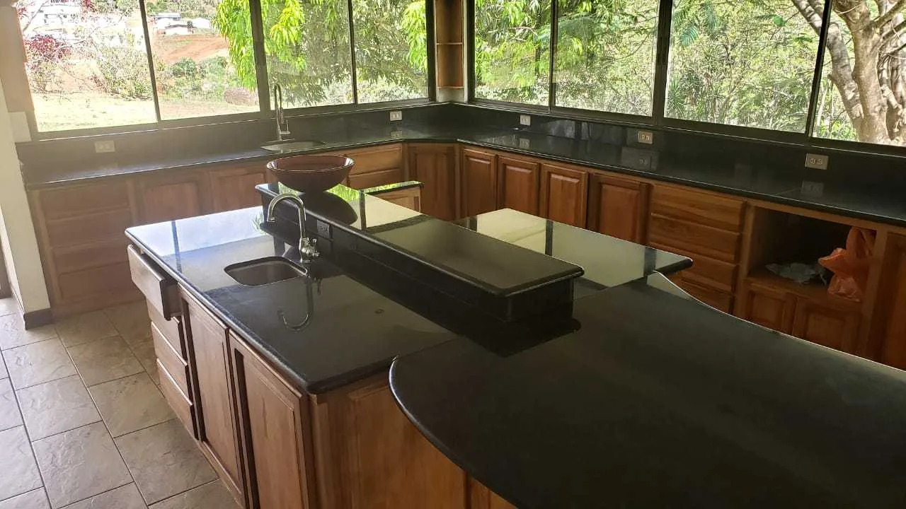 Alquiler de Casa, La Garita de Alajuela, 290m2, $1.500= - foto 4