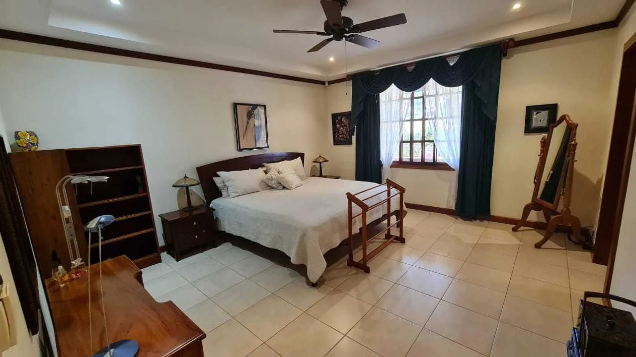 Venta de casa en Hacienda Los Reyes, La Guácima de Alajuela, 911 m2, $340.000= - foto 5