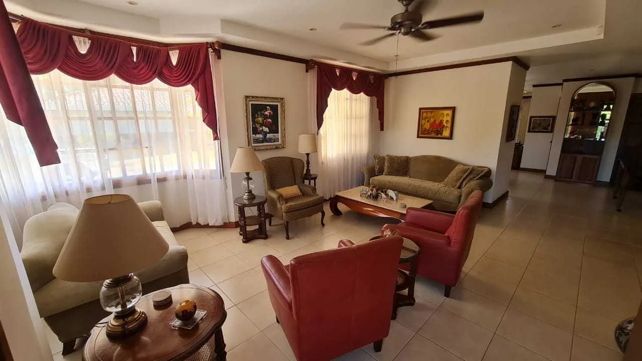 Venta de casa en Hacienda Los Reyes, La Guácima de Alajuela, 911 m2, $340.000= - foto 3