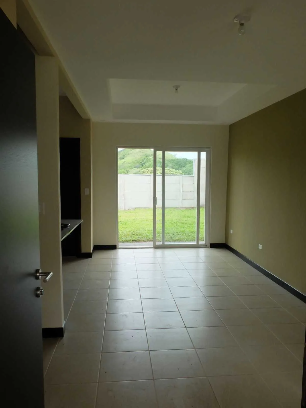 SE ALQUILA CASA EN LA GUACIMA CONDOMINIO DOÑA ELSIE - foto 3