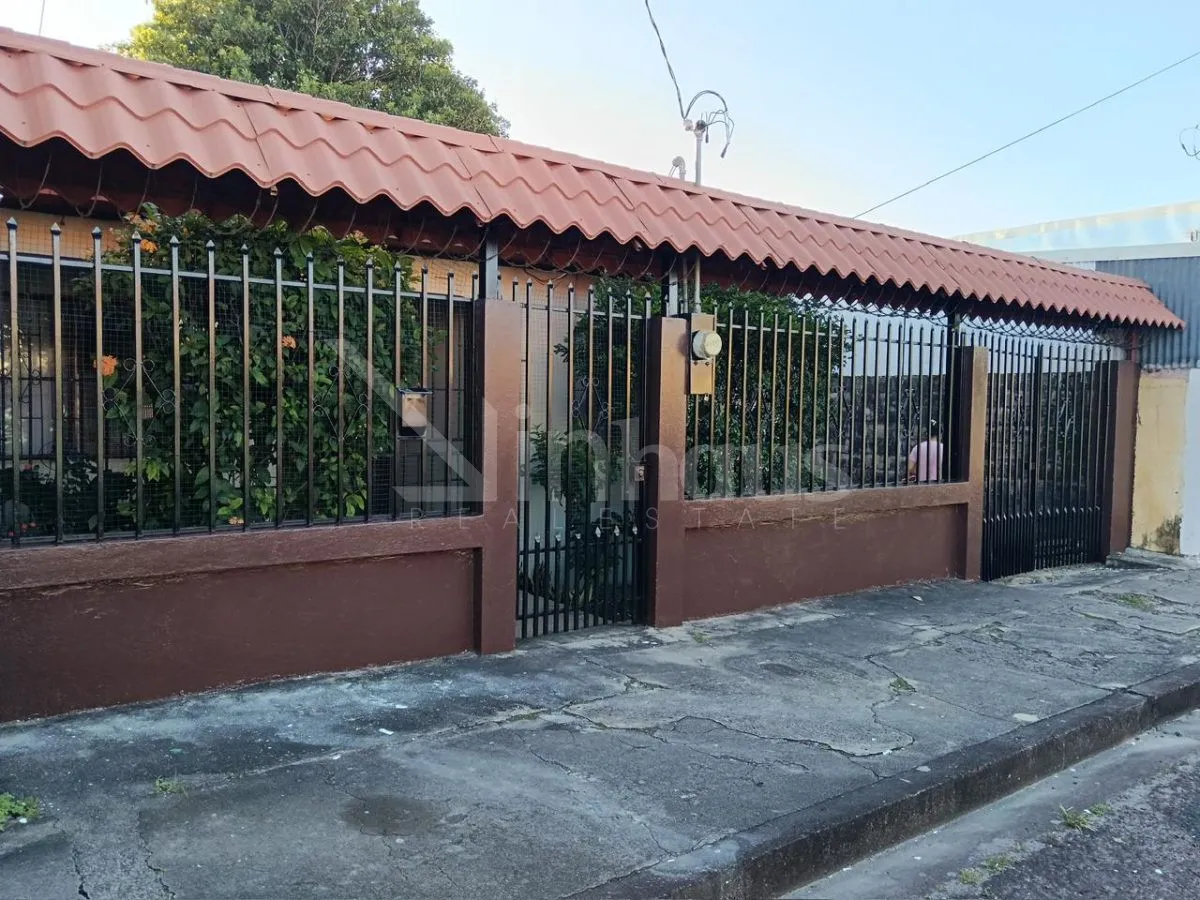 Residencia en venta, en excelente ubicación de Liberia
