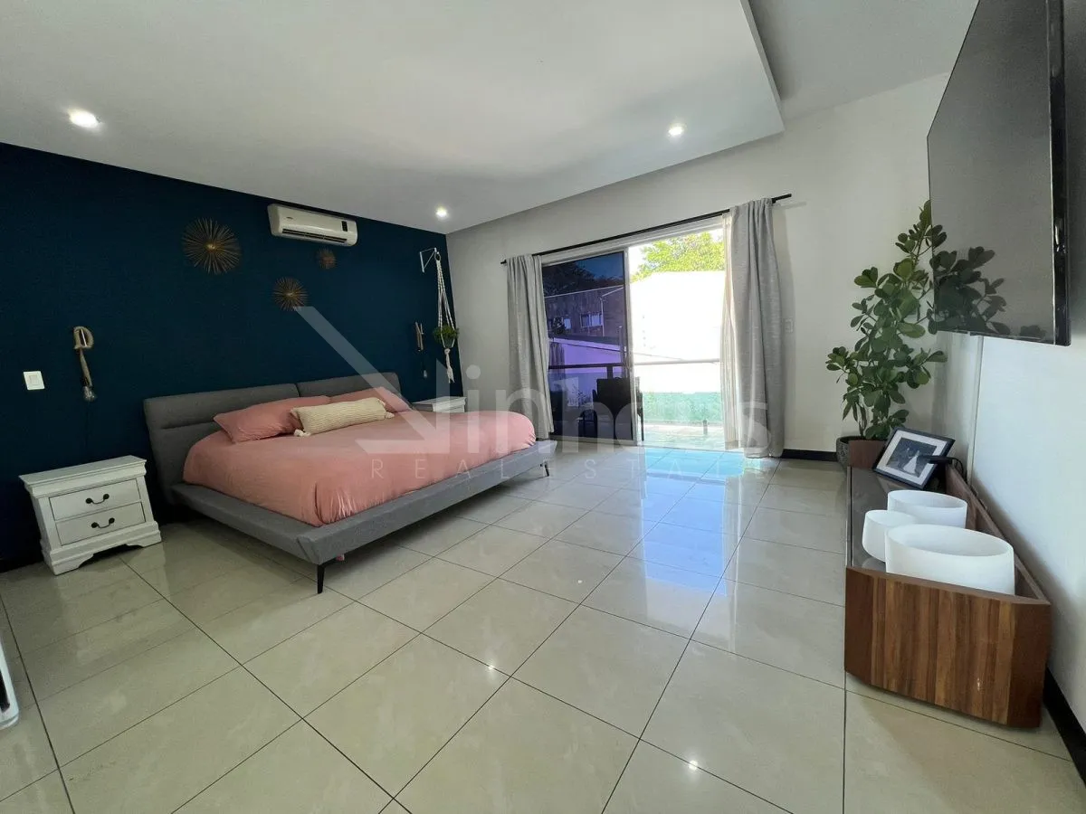Casa en venta en Trejos Montealegre de tres niveles - foto 4