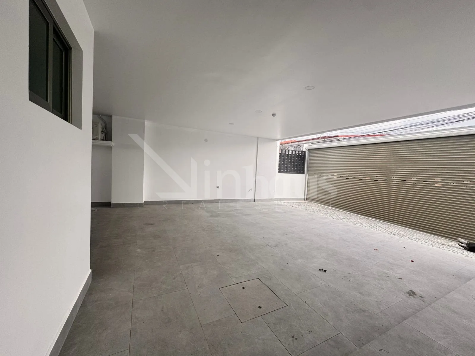 Alquiler de apto tipo loft con patio - foto 3