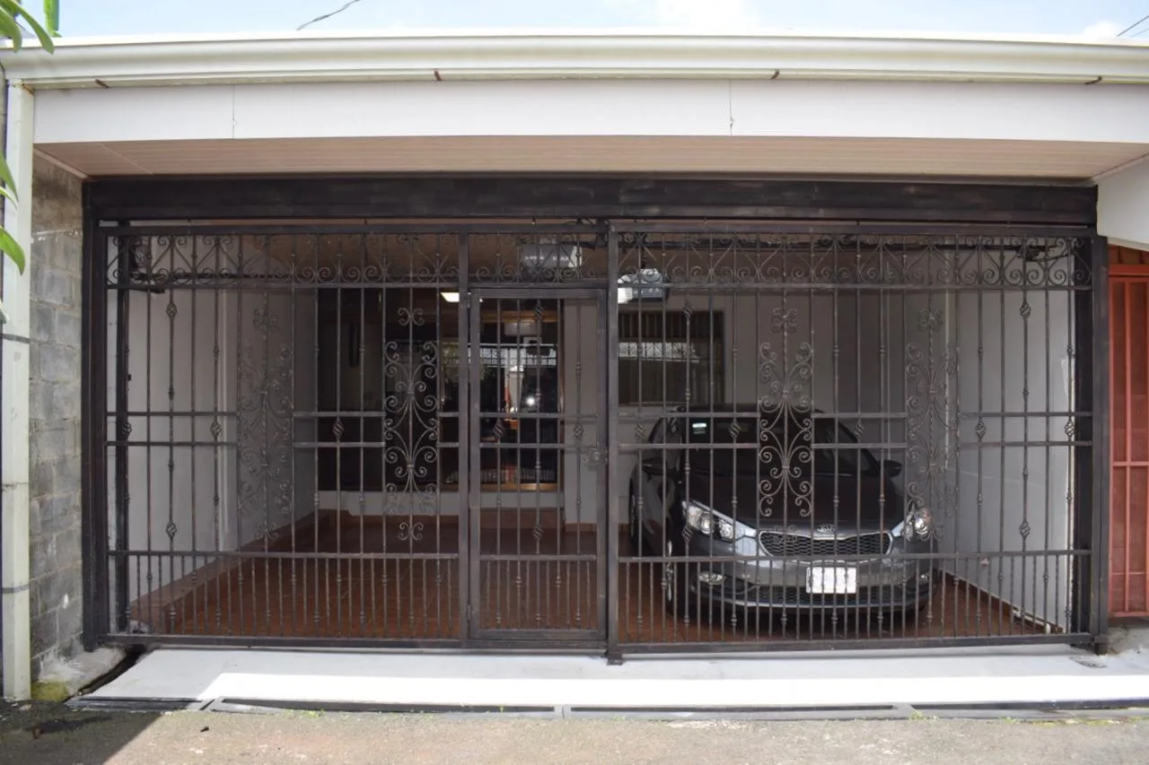 SE VENDE CASA en San Roque de Barva, Heredia