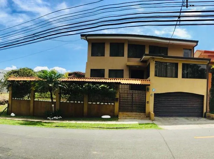 Alquiler de Casa En Guachipelin Escazú Muy Cerca Del Automercado De Guachipellín