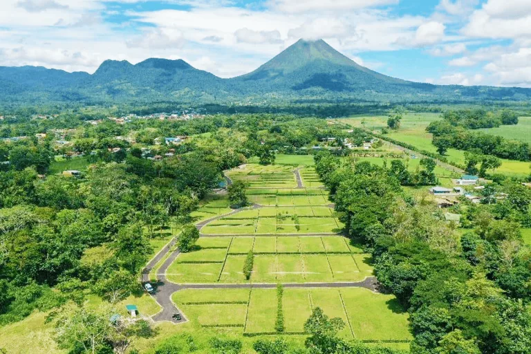 Construya Su Casa Rodeada De Naturaleza Con Vista Al Arenal