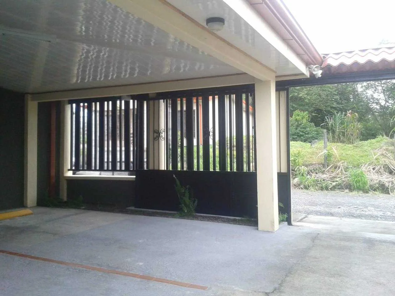GRAN OPORTUNIDAD GUAPILES Propiedad con 4 apartamentos. Precio Venta; US$ 184.000 - foto 3