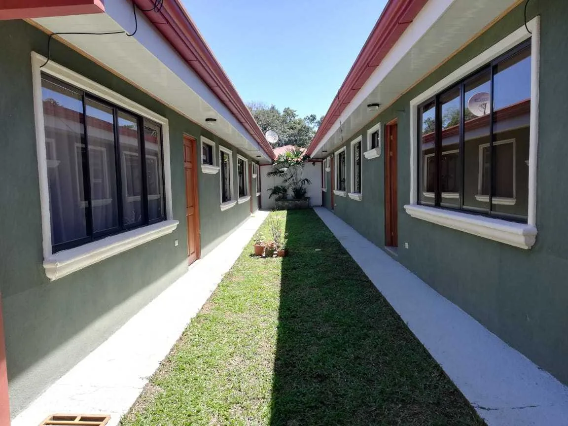 GRAN OPORTUNIDAD GUAPILES Propiedad con 4 apartamentos. Precio Venta; US$ 184.000 - foto 4