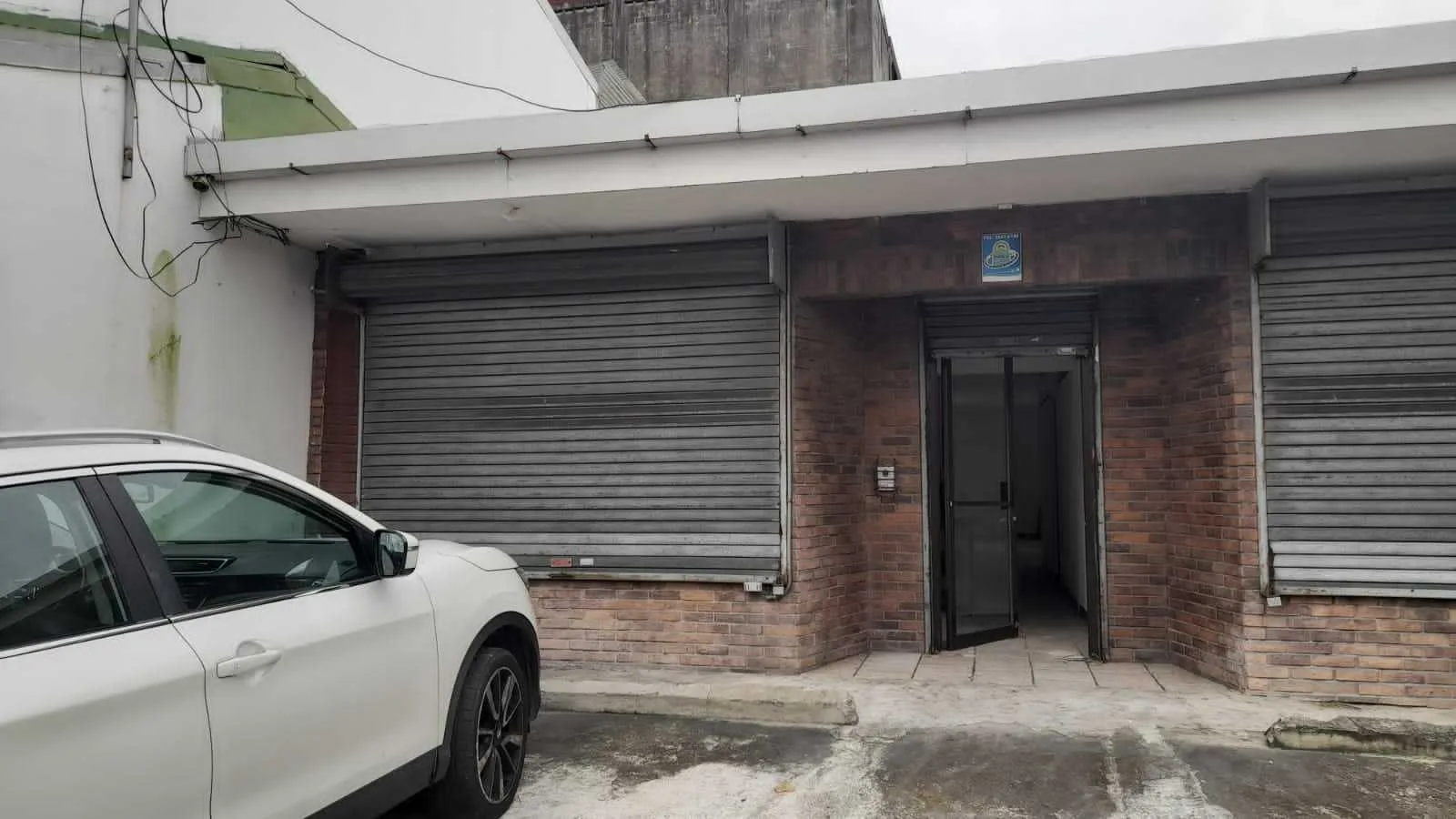 PROPIEDAD CON OFICINAS - foto 3