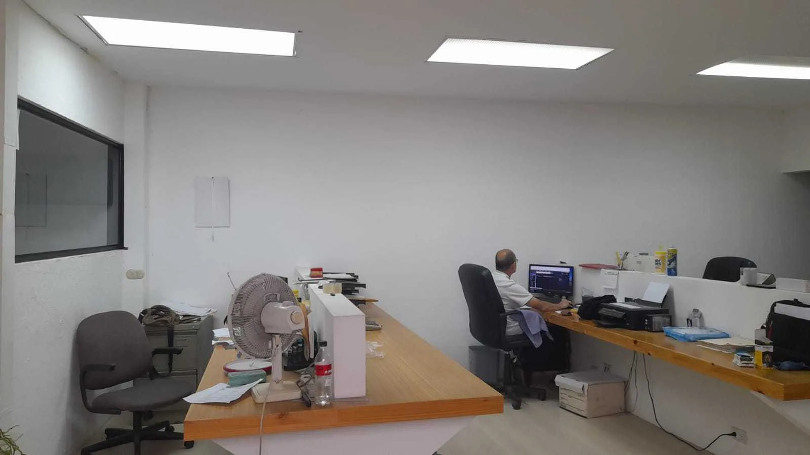 PROPIEDAD CON OFICINAS - foto 4