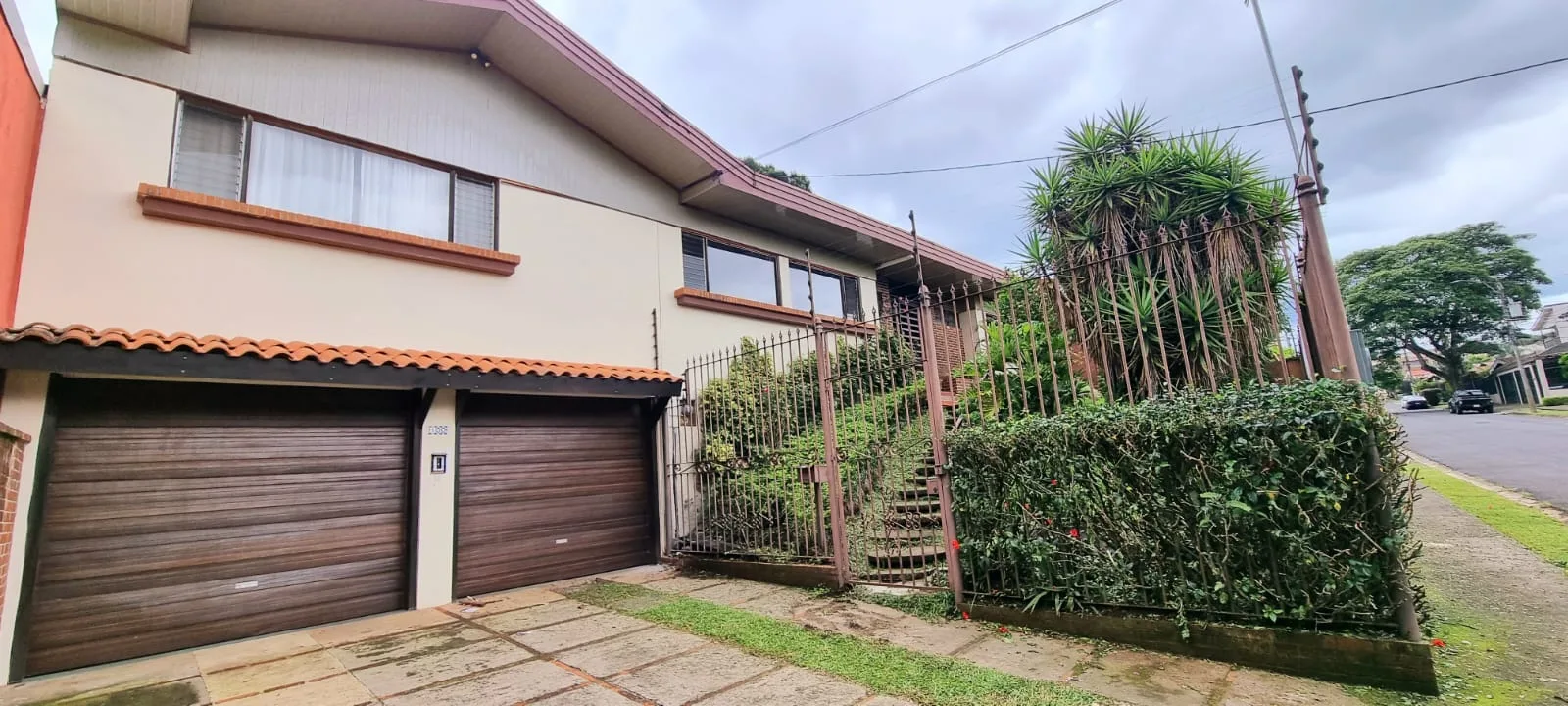 Se Vende Casa en Guayabos de Curridabat, San José.