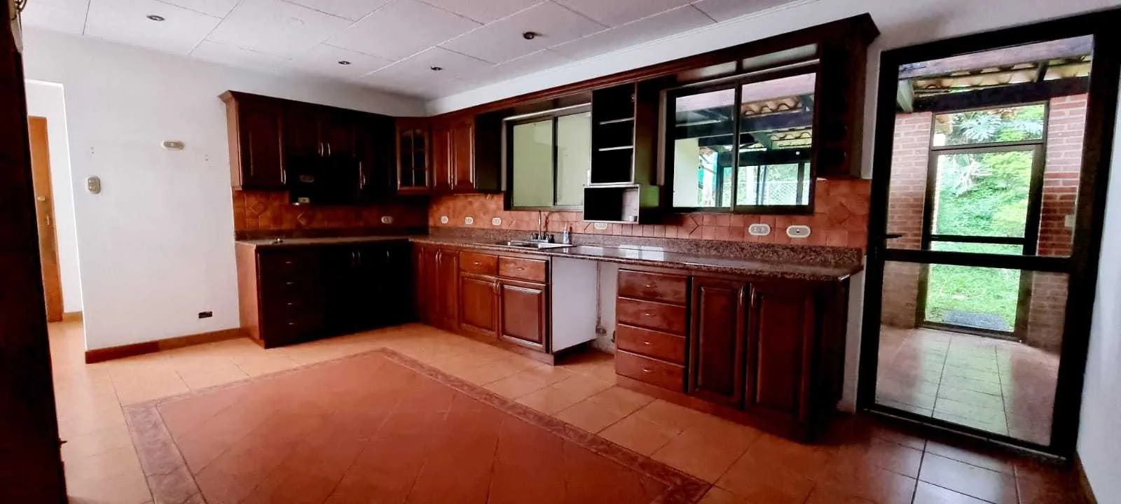 Se Vende Casa en Guayabos de Curridabat, San José. - foto 3