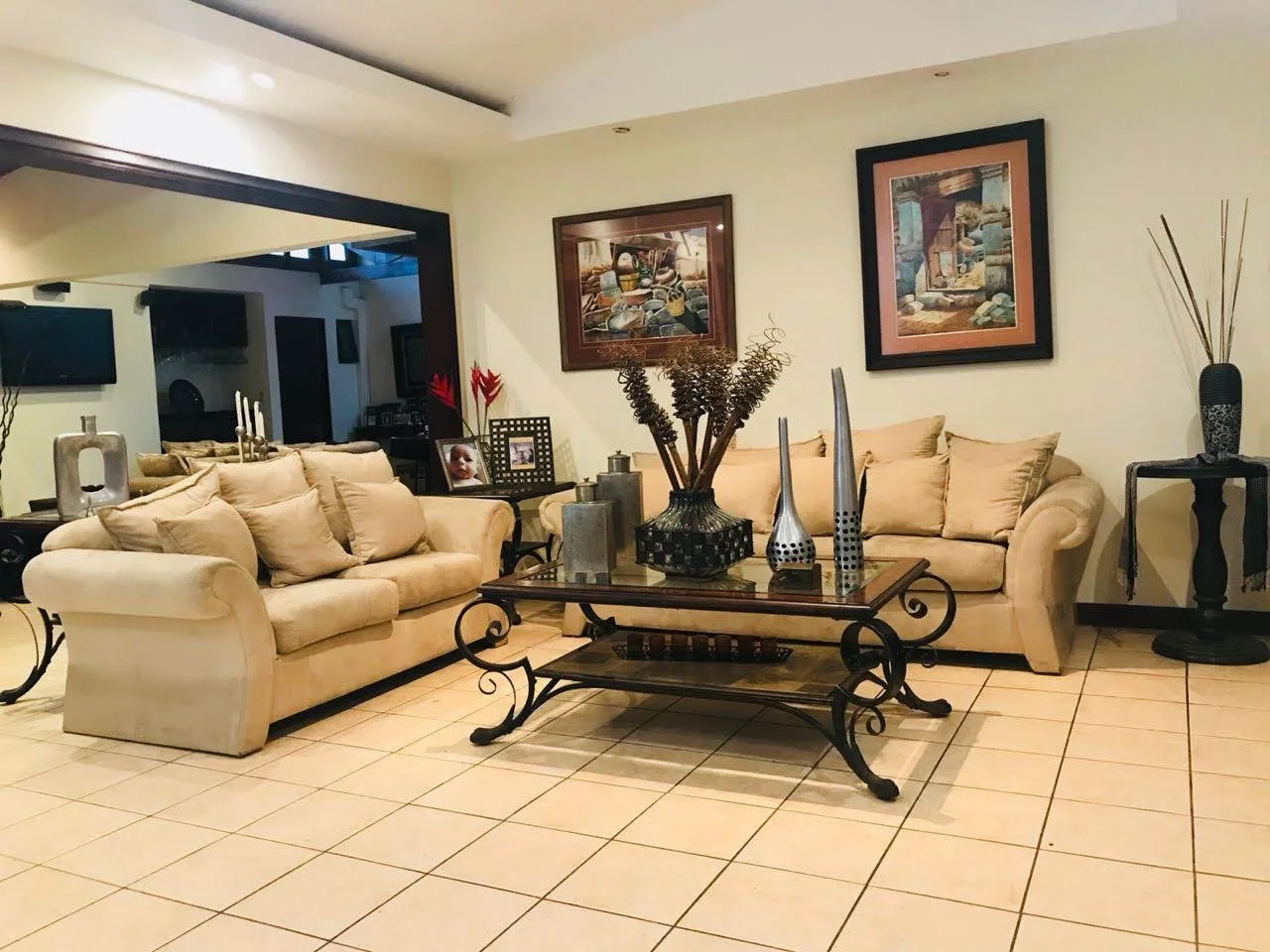 Se Vende Casa en Los Colegios Sur Moravia, San José.