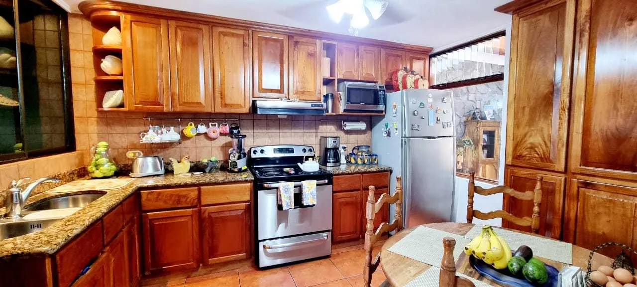 Se Vende Apartamento al final de boulevard de Rohrmoser, San José. - foto 4
