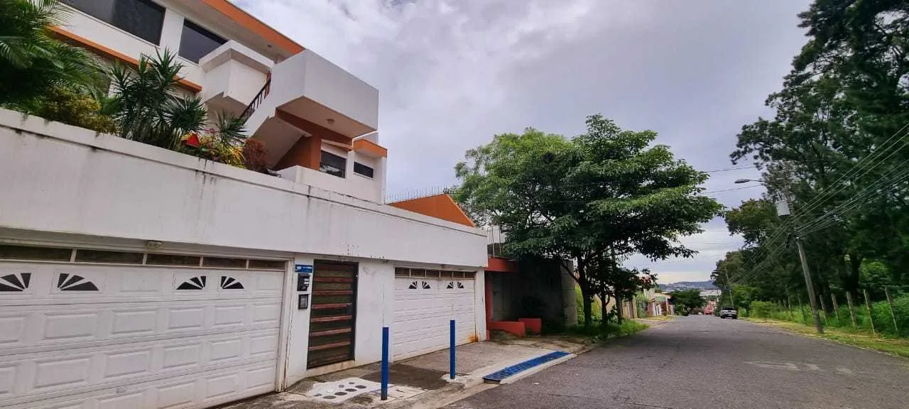 Se Vende Apartamento al final de boulevard de Rohrmoser, San José. - foto 2