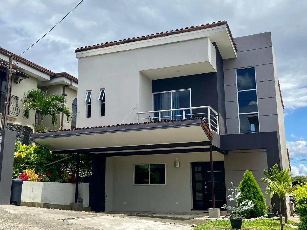 Se Vende Casa en Barreal de Heredia