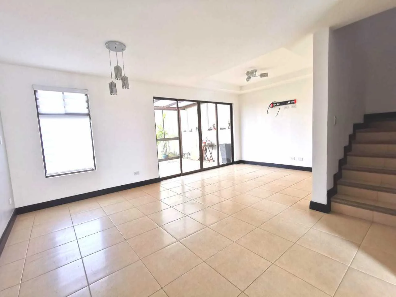 Se Vende Casa en Condominio, La Isla, La Trinidad de Moravia , San José. - foto 3