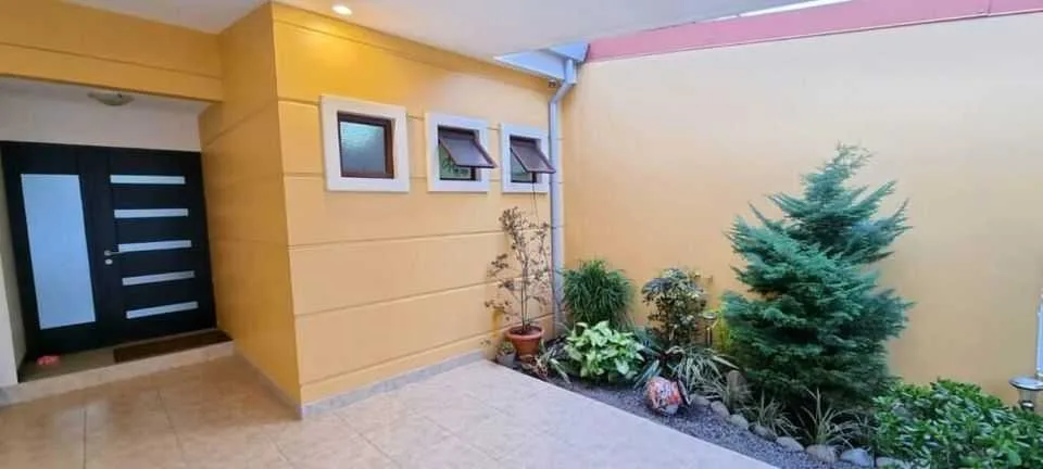 Se Vende Casa en Condominio, Mata de Plátano, Goicoechea, San José. - foto 2